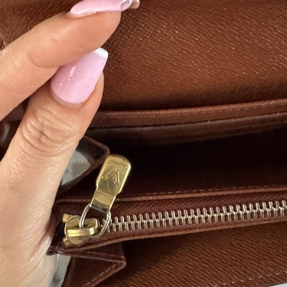 Authentic Louis Vuitton Monogram Crossbody Wallet with Gold Chain - Picture 6 of 13